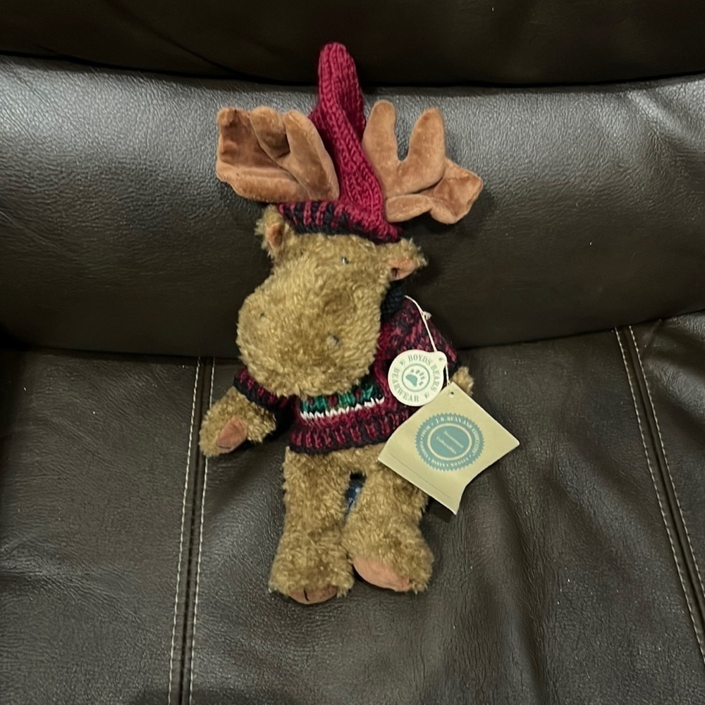 This is a vintage Boyds Bear moose. It is Myron VonHindenmoose.